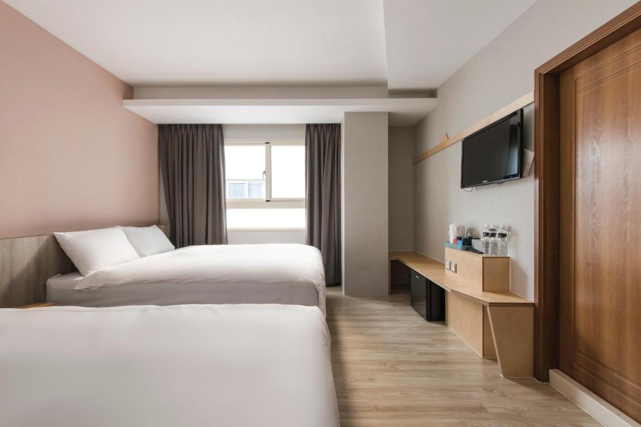 Sparrow Hotel Tajcshung Kültér fotó